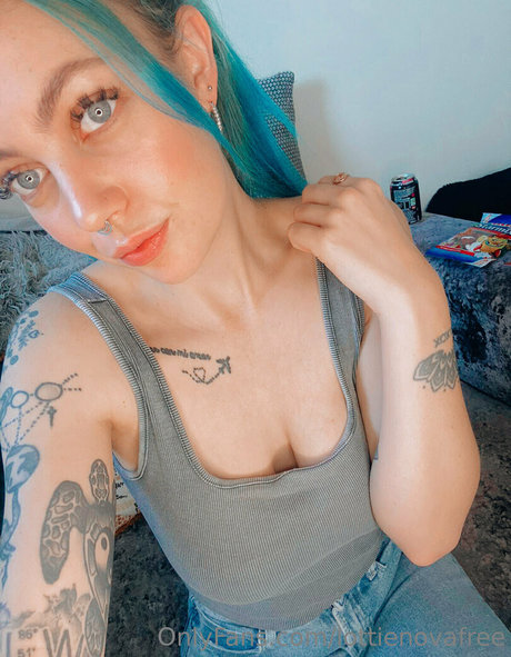 lottienovafree beautiful pornstar image