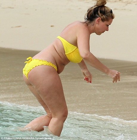 Claire Sweeney naked model photo