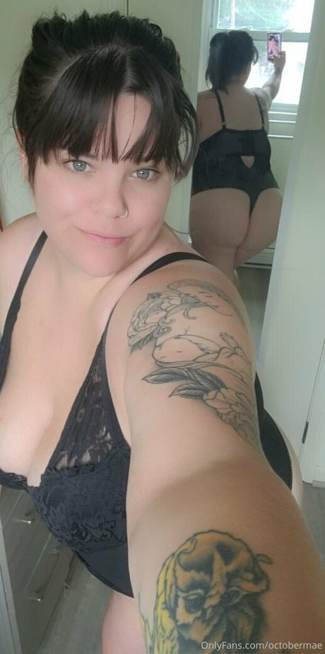 octobermae sexy star photos