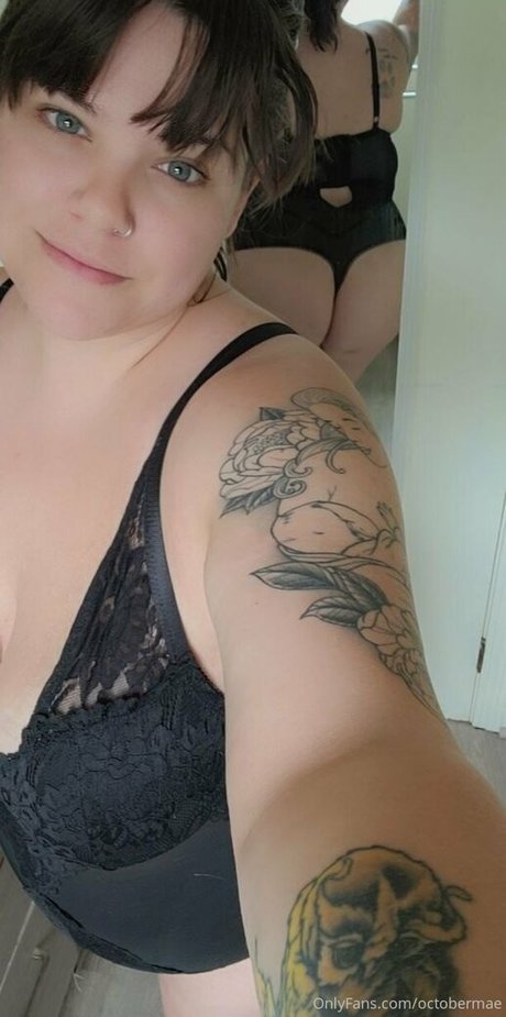 octobermae star erotic picture