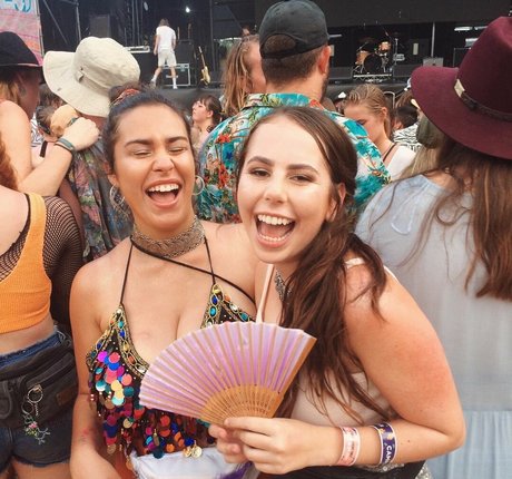 Lotti Loka naked pornstar pics