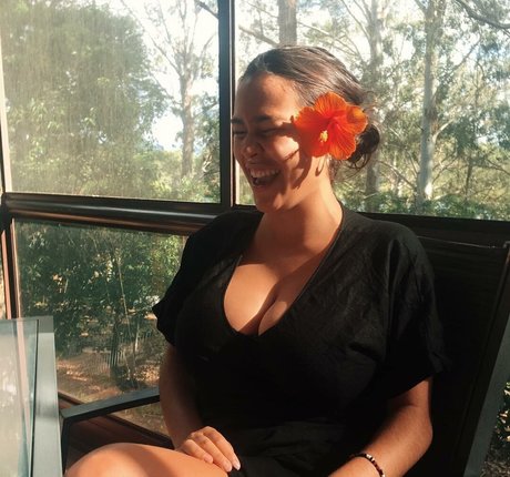 Lotti Loka model adult photo