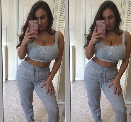 Tiffany Harrison beautiful actress pic