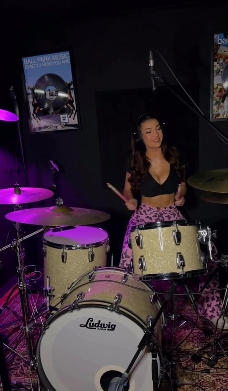 Molly Shield hd model pictures