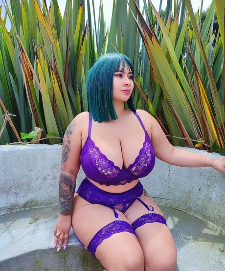 outdoor shower onlyfans exclusive pictures