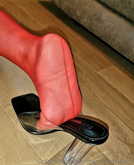 pretty littletoes22 nudes star gallery