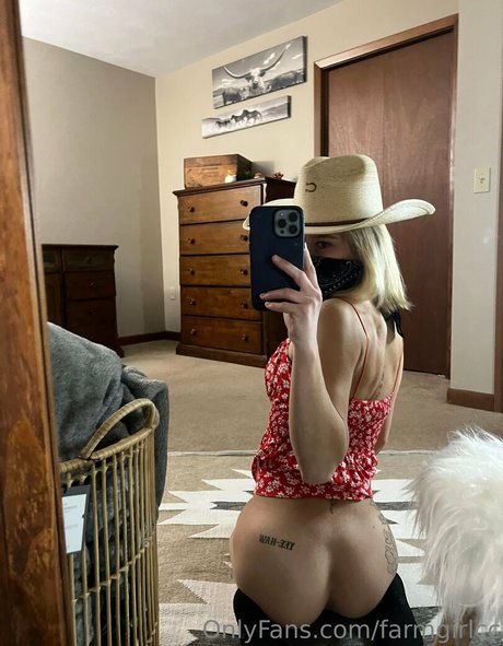 farmgirlcc model erotic pic