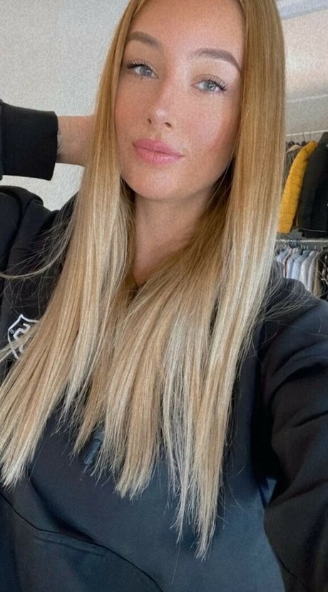 lizzzyfox hot star pics