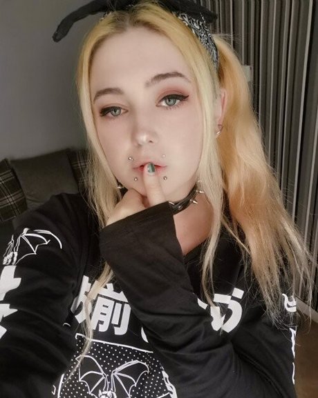 Rising Phoenix pornographic star pictures