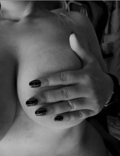 Rising Phoenix hot model pics