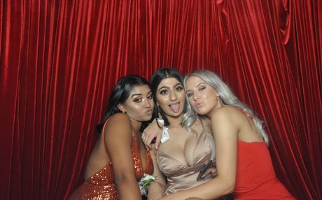 Busty Indian art actress photo