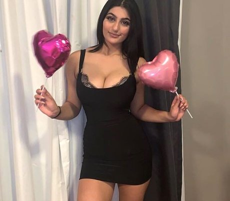 Busty Indian perfect pornstar pics