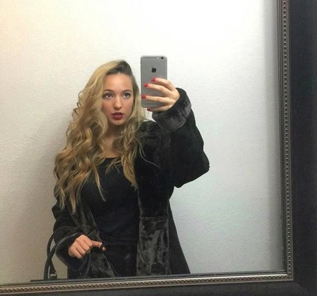 Kimi McFarland model pics