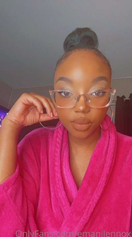 emanilennox erotic model image