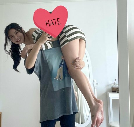 jenasis model exclusive picture