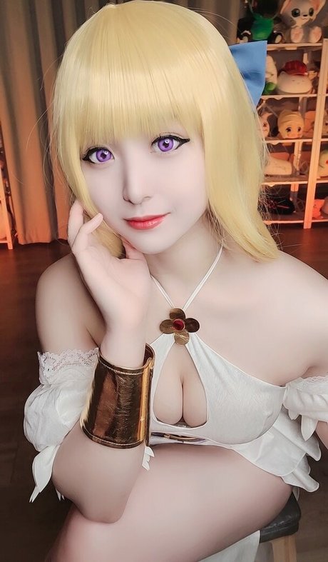 Lewd Cosplayer nudes model photo