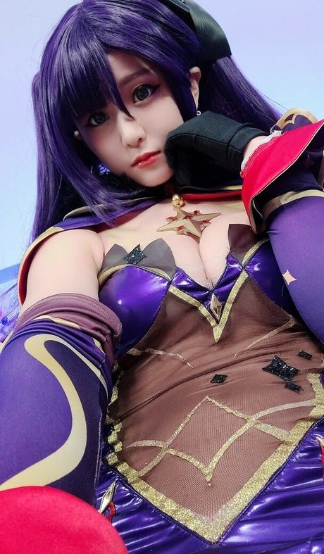 Lewd Cosplayer free model photo