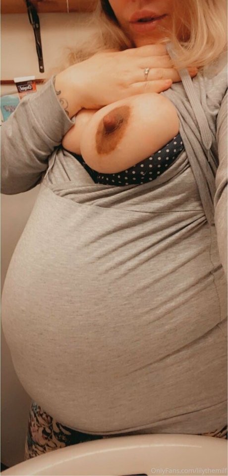 lilythemilf star nude photo
