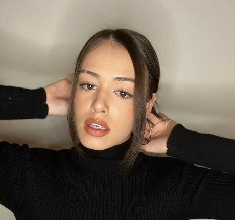 Kaylee Bryant hd actress photos
