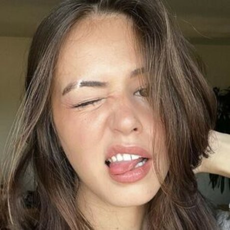 Kaylee Bryant naked model pic