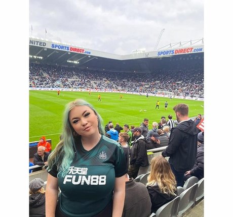 Kendall Rowan pretty actress photo