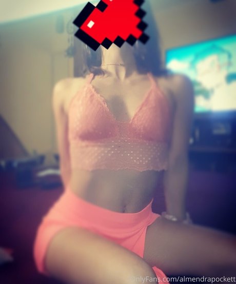 almendrapockett nude thumbnail