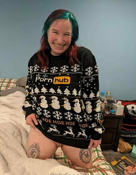 laur zombi naked star image