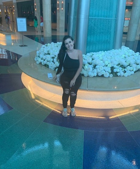 Lizzy Rae porn star image