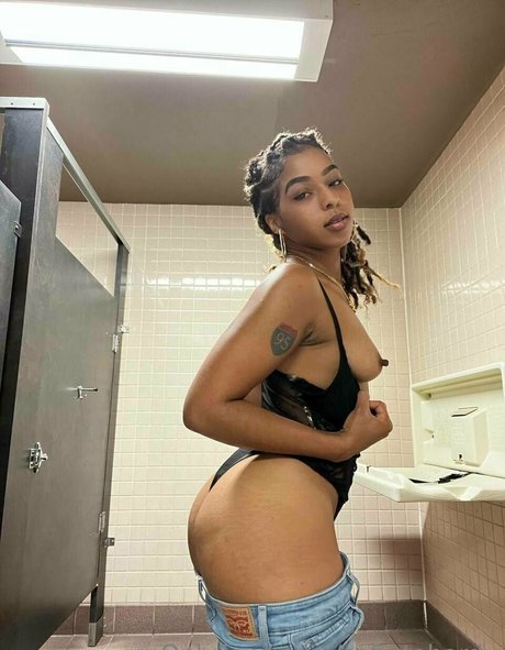 huge shemale onlyfans exclusive image