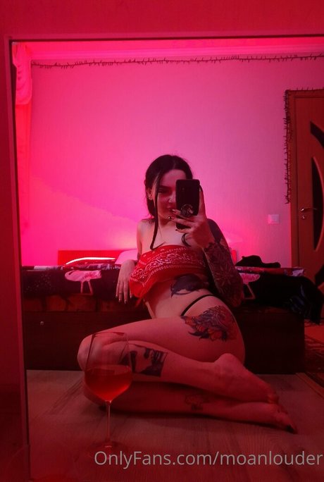 moanlouder model nudes photos