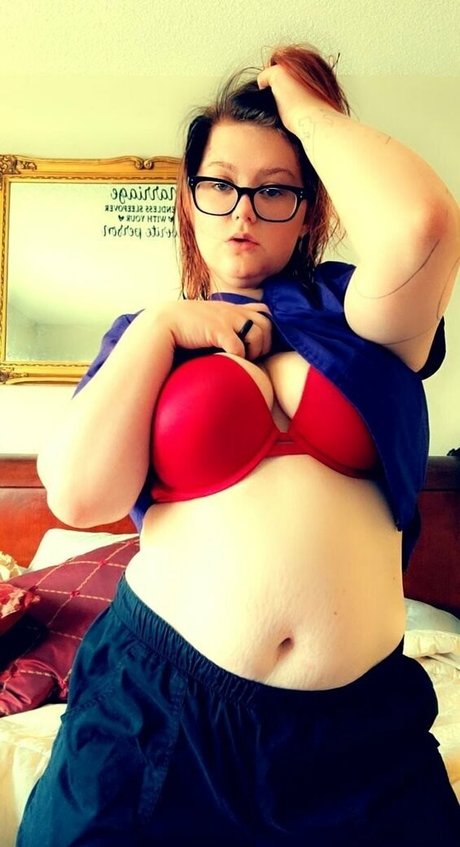 elizabethlily19 erotic pornstar photo