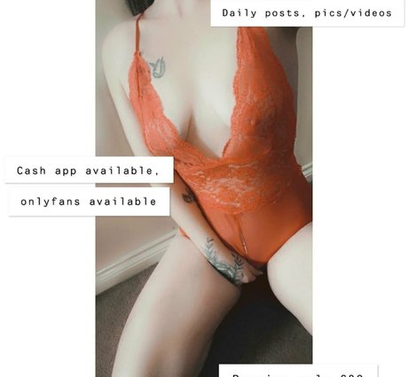 elizabethlily19 pornographic model picture