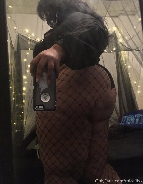 thiccflixx nude thumbnail