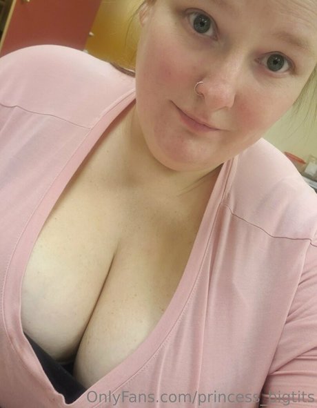princess bigtits nude thumbnail
