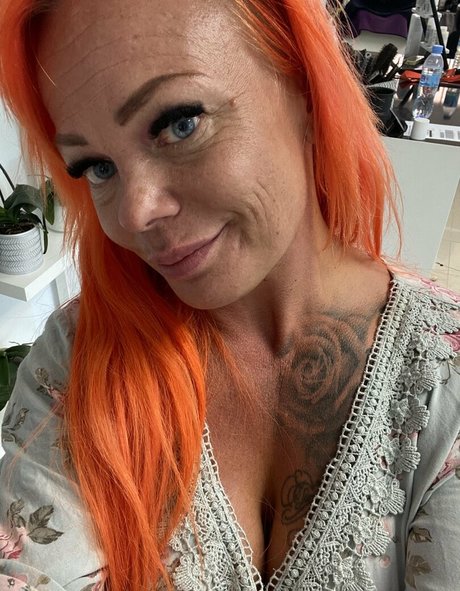 loving queent pretty model pictures