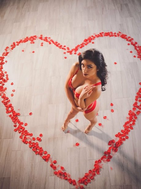 toosexyashley model erotic pic