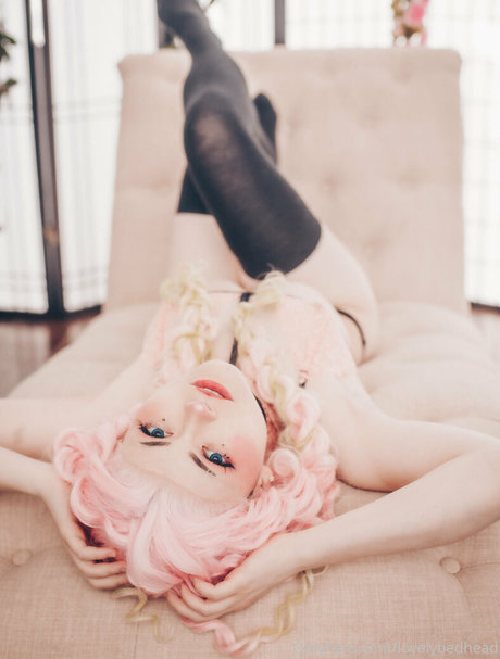 lovelybedhead nude model pictures