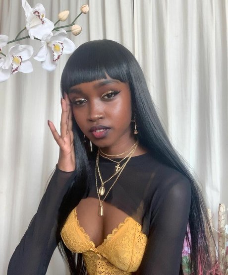 Richchocolit model hd pics