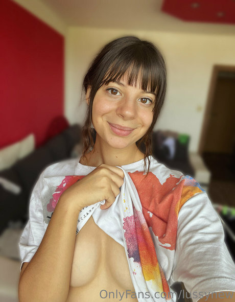lussynew star naked pics