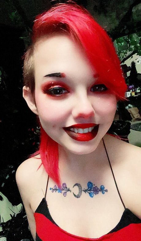 rubyskyes2 0 naked star img