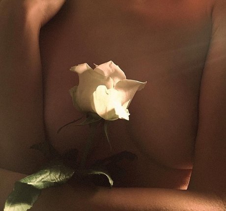 famous onlyfans beautiful archive