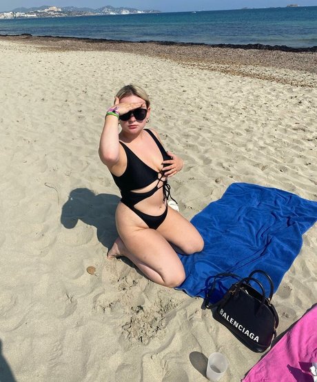 Leanne Campbell nude actress gallery