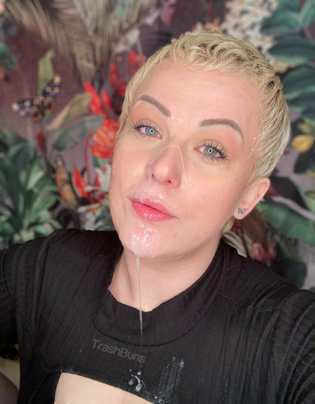 trashbuns model art photo