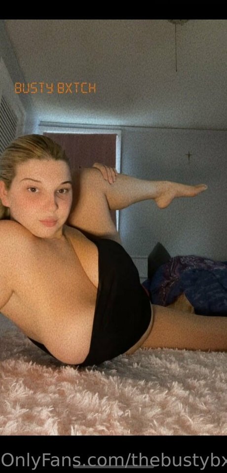 thebustybxtch porn model pic