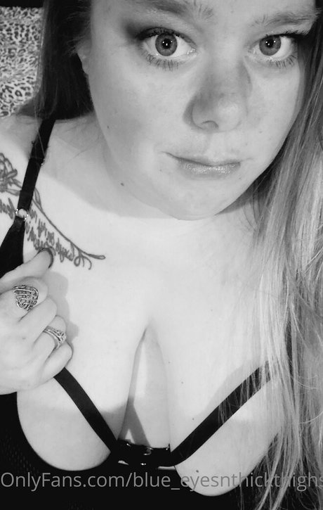blue eyesnthickthighs model sexy pictures