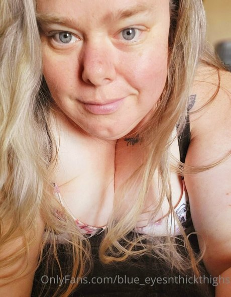 blue eyesnthickthighs star nudes image