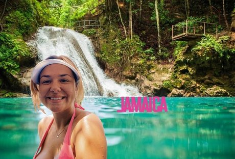 Julia G hot star image