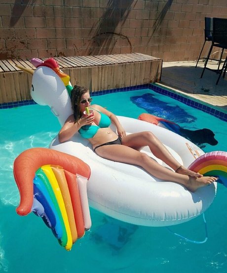 Jessica Miller beautiful actress photos