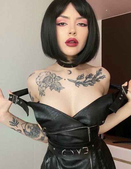 itsyouremily nude actress archive