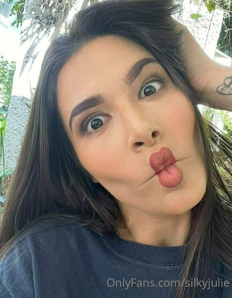 silkyjulie pornographic model images